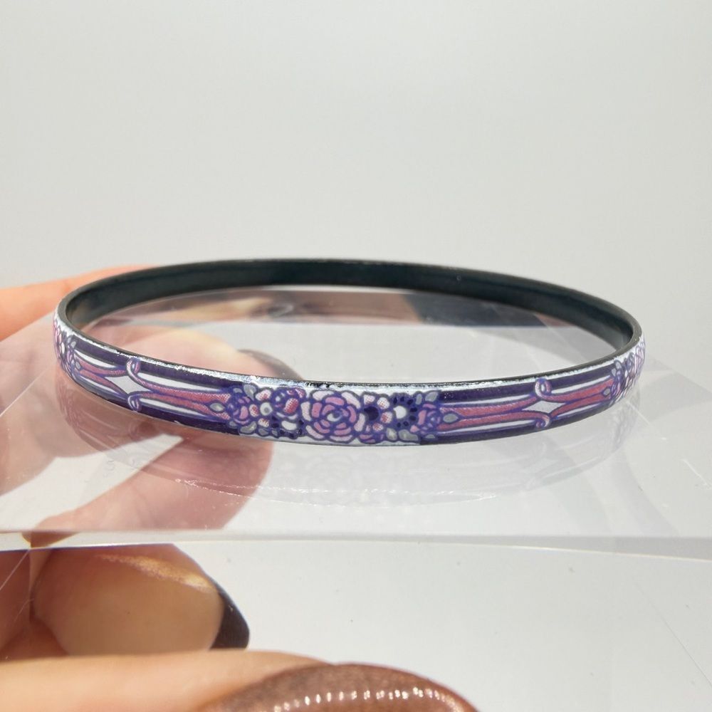 8.5"‎ Michaela Frey signed metal 5mm thick pink/purple floral bangle bracelet!